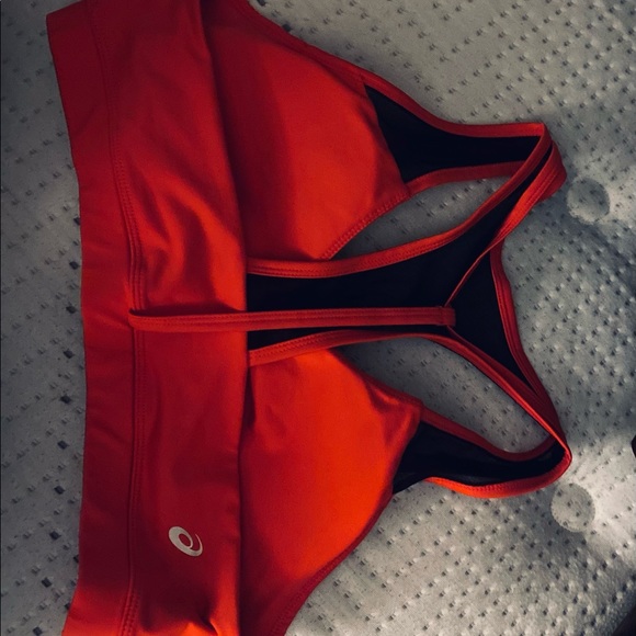 ASICS woman’s sports bra - Picture 2 of 3